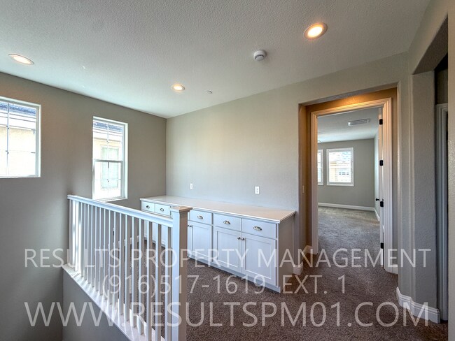 Building Photo - 1280 Goldenrod Way