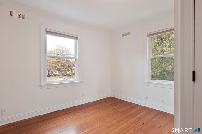 Building Photo - 125 Oaklawn Ave