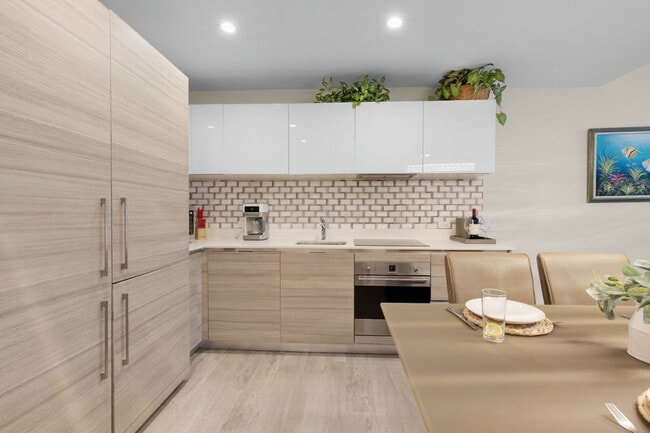 Building Photo - 777 N Ocean Dr