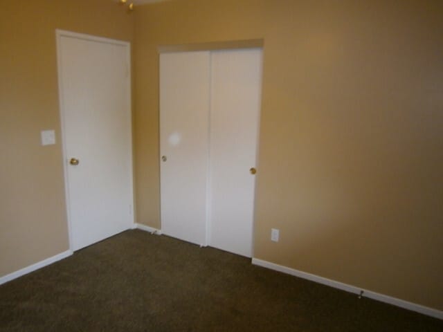 Building Photo - Single Story Home 4 bedroom + Enclosed pat...