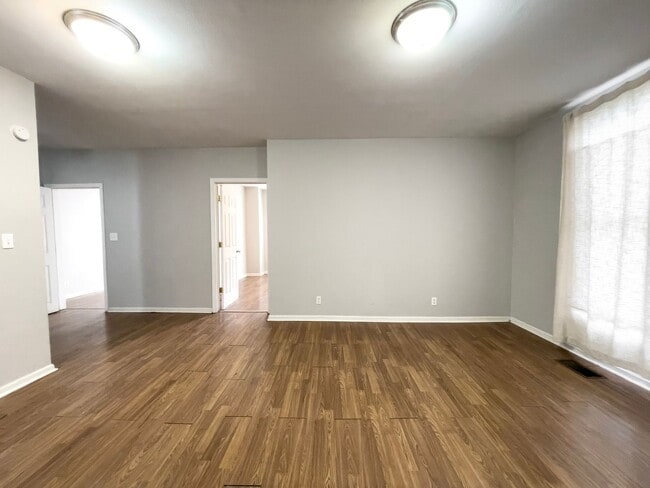 Building Photo - PRELEASING for AUGUST! Pet-Friendly 4BR Walk to Ball State, in unit Washer/dryer and hardwood flo...