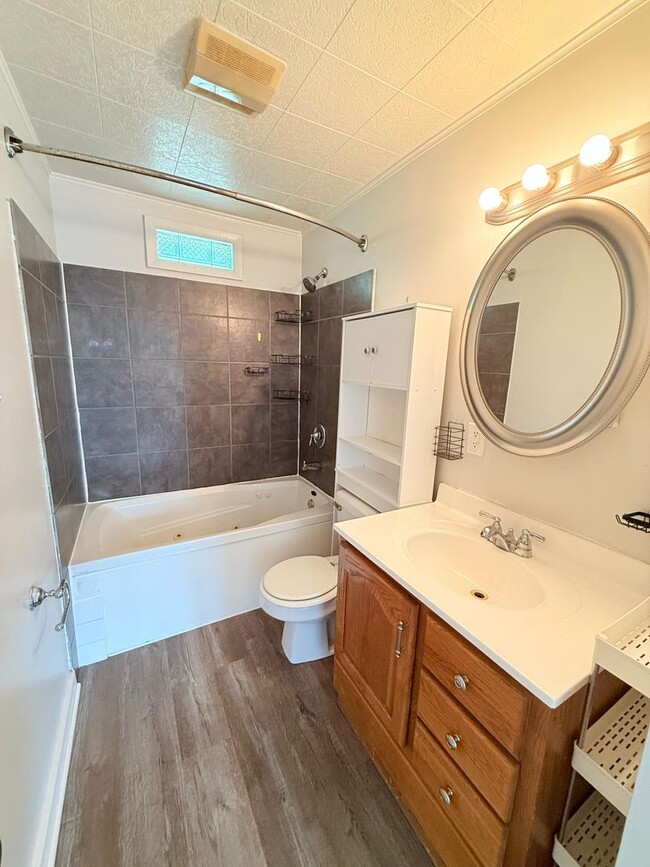 Building Photo - Updated 2BD 1BA house in McKeesport!