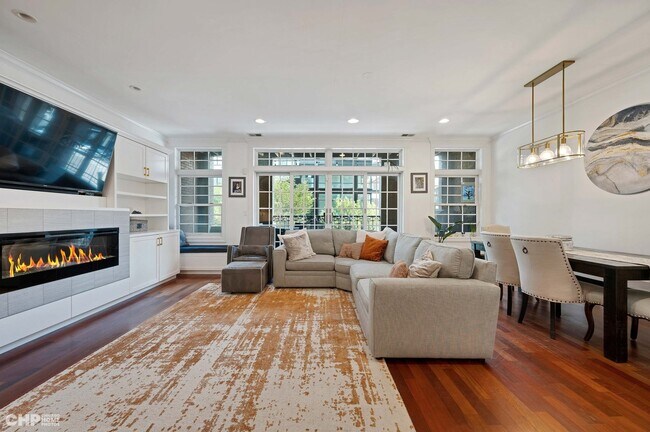 Building Photo - 1035 W Madison St