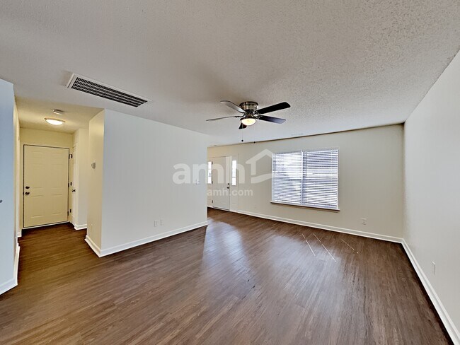 Building Photo - 900 Crowders Woods Dr