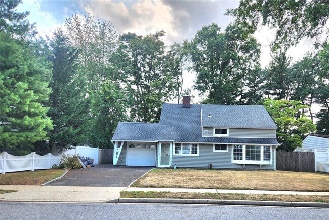 Primary Photo - 18 Bamboo Ln