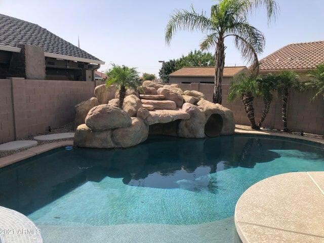 Building Photo - 5233 E Carmel Ave