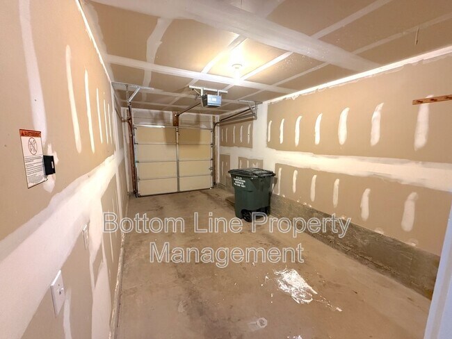 Building Photo - 9419 Elizabeth Townes Ln