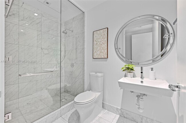 Building Photo - 16901 Collins Ave