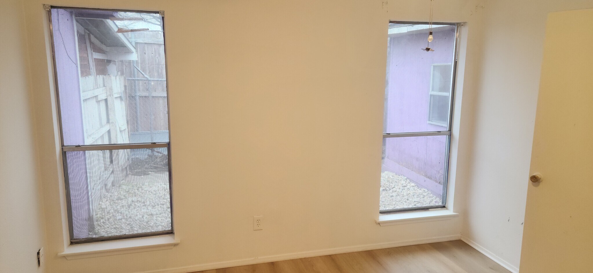 Main room - 605 E Applegate Dr