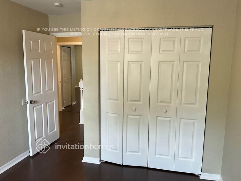 Building Photo - 10254 Serene Meadow Dr N
