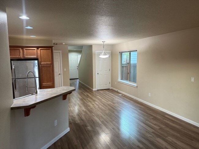 Building Photo - 4084 Aden Pl NE