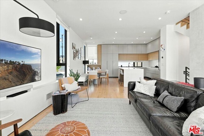 Building Photo - 6077 1/2 Horner St