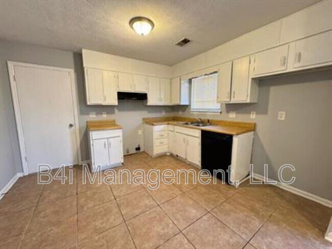 Building Photo - 8103 Creekstone Ct