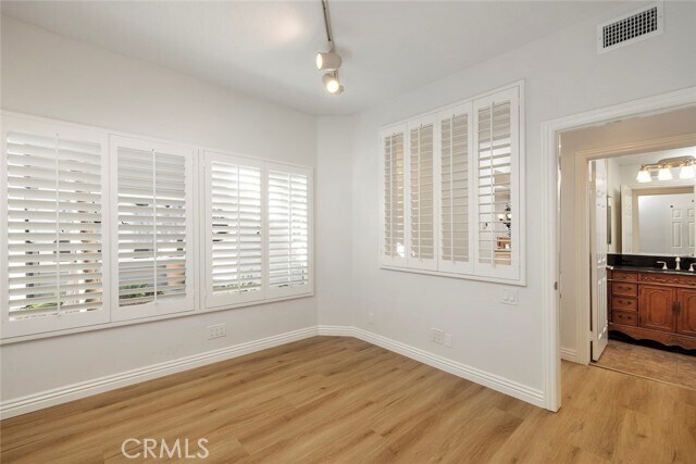 Building Photo - 154 Woodburne