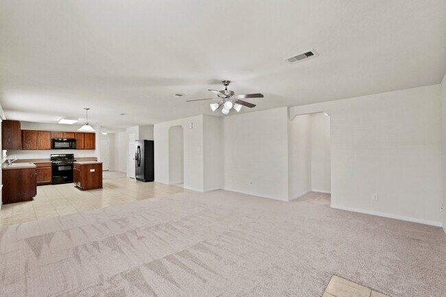 Building Photo - 1102 Honeysuckle Vine Dr