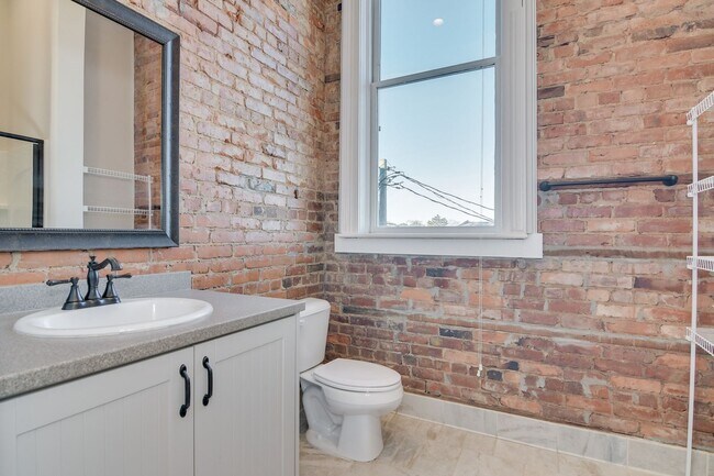 Building Photo - 2 Bedroom 1 Bath Apartment in Harlem