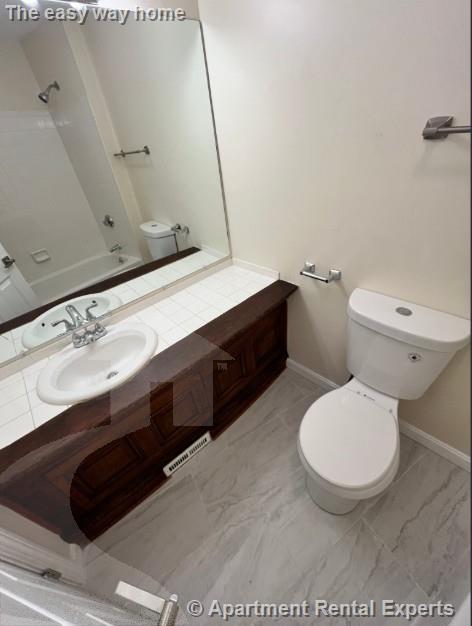 Building Photo - 17 Bow St