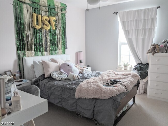 Building Photo - 282 Winding Hill Dr