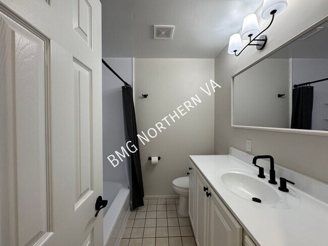 Building Photo - 1109 Hillcrest Dr SW