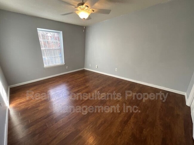 Building Photo - 3830 Country Club Rd