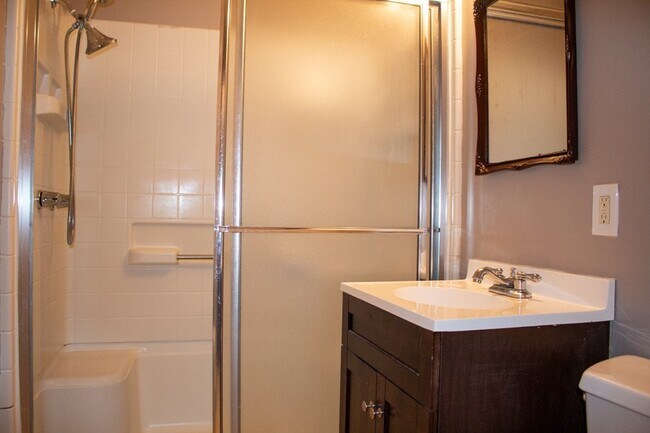 Building Photo - 8907 E 73rd St