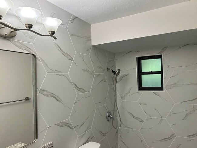 Building Photo - Water view - Pool home