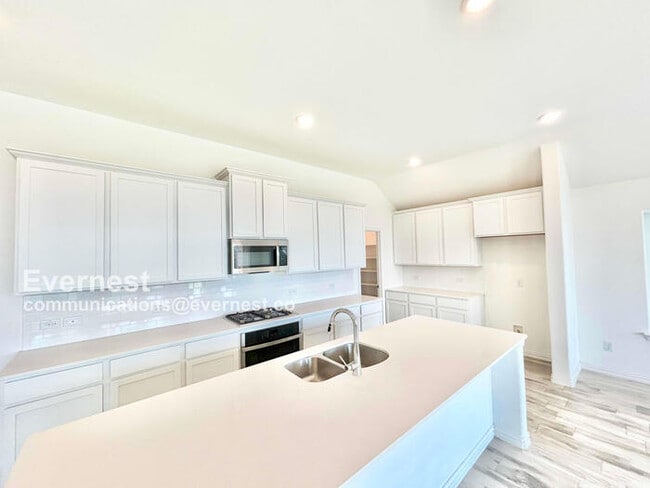 Building Photo - 7204 Black Cherry Ln