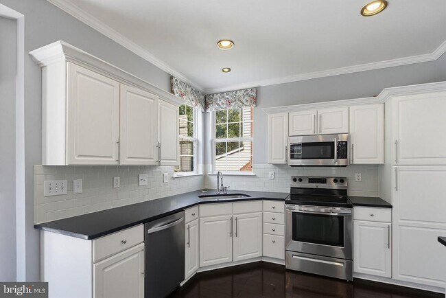 Building Photo - 6505 Autumn Wind Cir