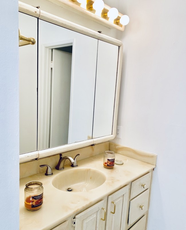 Building Photo - 5460 White Oak Ave