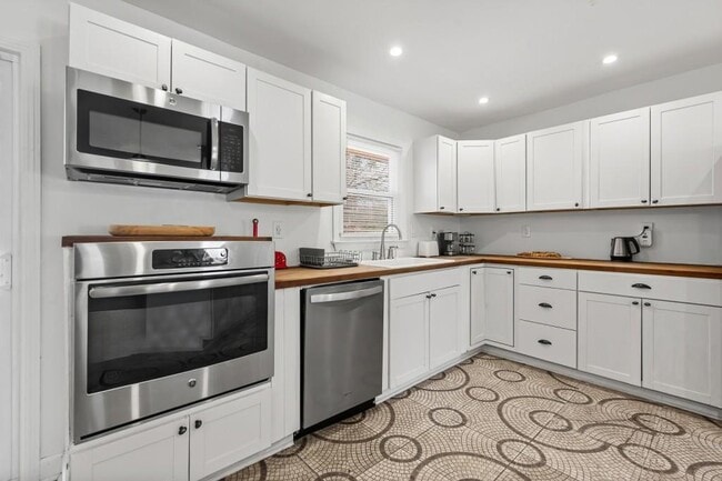 Building Photo - 414 Charles Pl