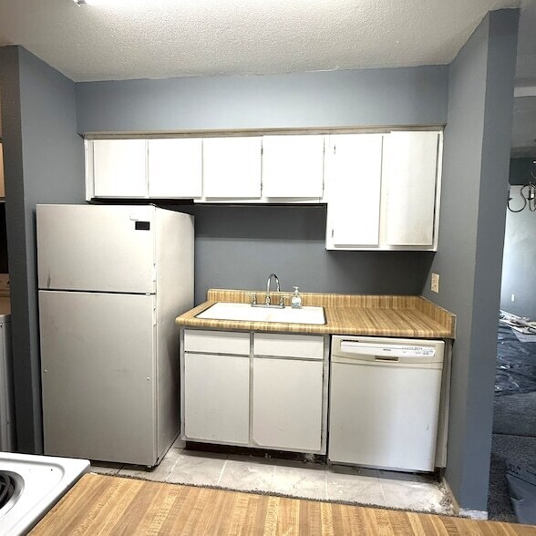 Building Photo - 10603 S Wilcrest Dr