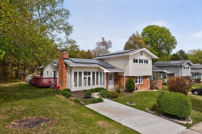 Building Photo - 2000 McAuliffe Dr