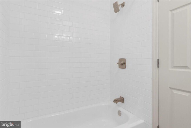 Building Photo - 11 Thistleton Rd