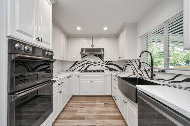 Building Photo - 1805 East Ave