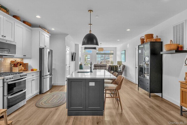 Building Photo - 247 Silver Timber Dr