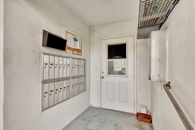 Building Photo - 162 Coventry G