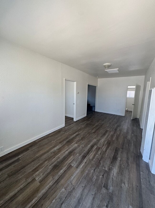 Building Photo - Cozy home in Wasco awaits your arrival! - ...