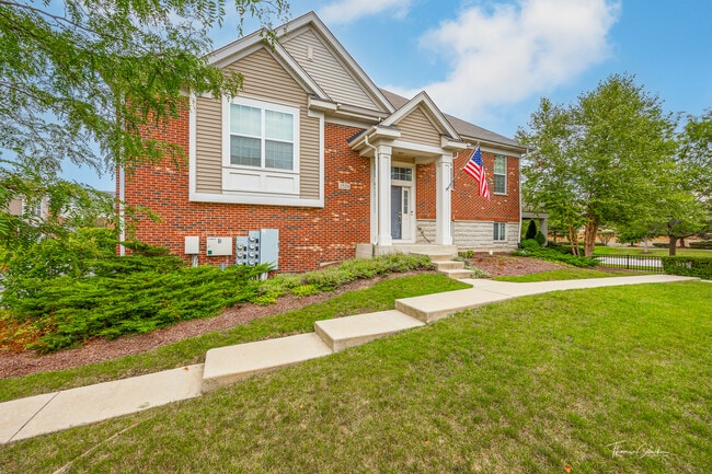 Building Photo - 2528 Dunraven Ave