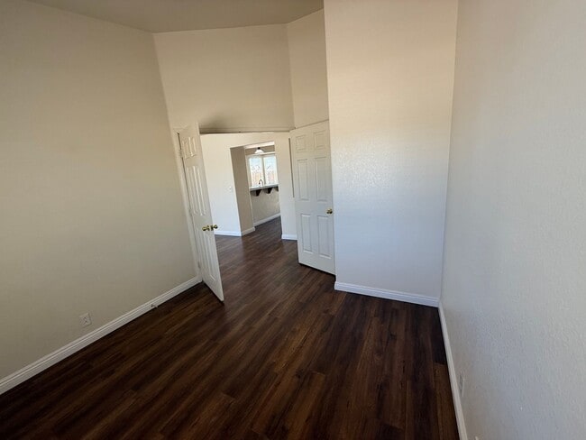Building Photo - Beautiful Home In Apple Valley Vineyards-4...