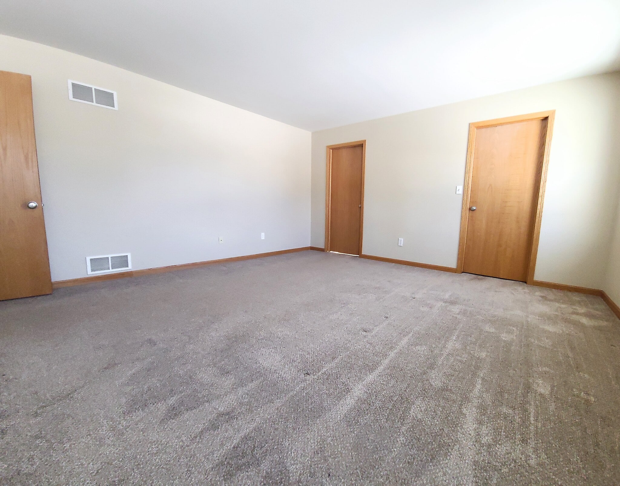 Building Photo - 1805 Deer Path