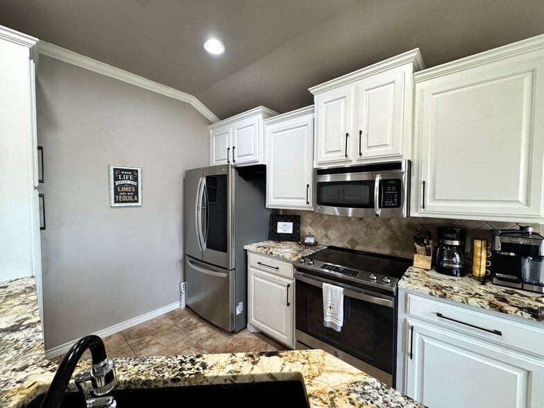 Building Photo - 374 Miss Ellie Ln