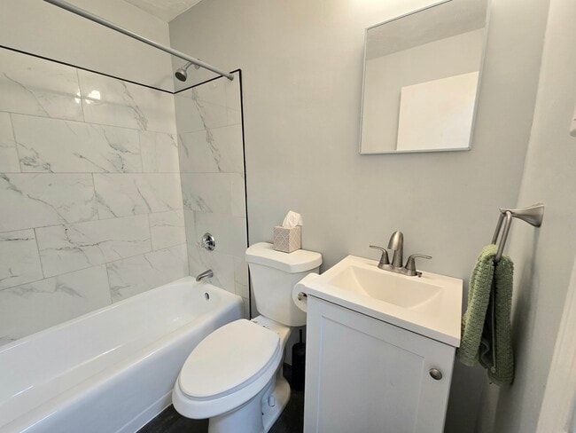 Building Photo - 267 Neck St
