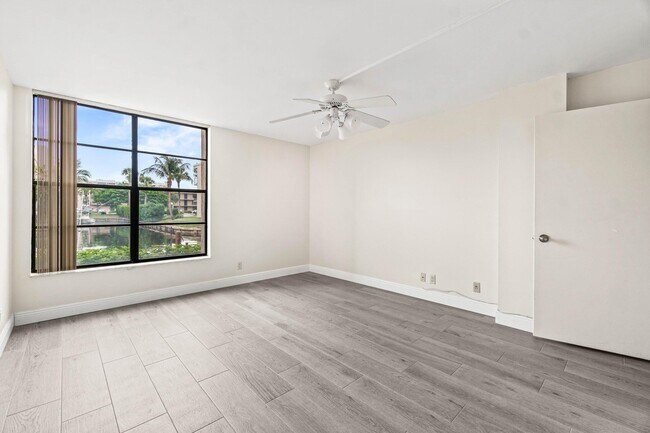 Building Photo - 17 Royal Palm Way