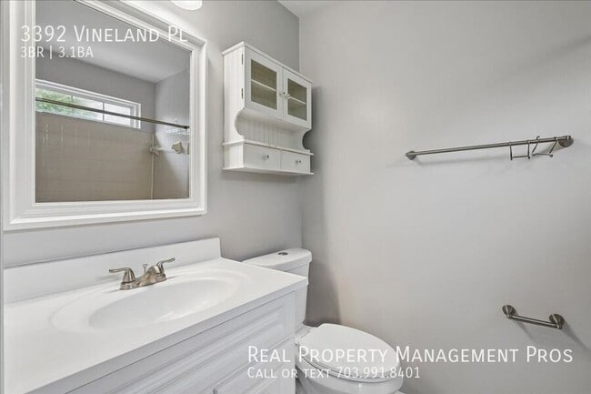 Building Photo - 3392 Vineland Pl
