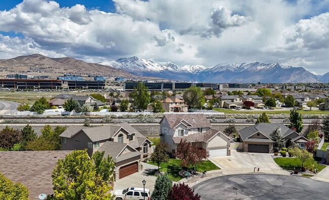 Building Photo - 2230 N 2270 W