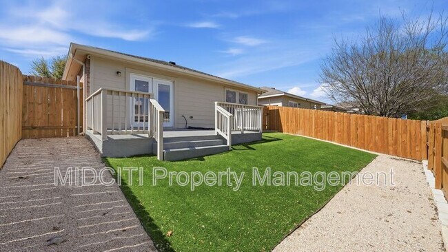 Building Photo - 11309 Autumn Ash Dr