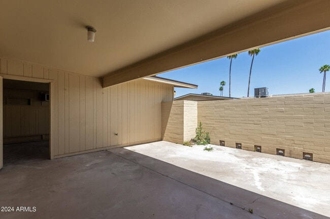 Building Photo - 10935 W Santa Fe Dr