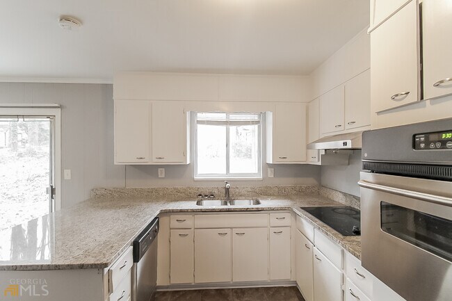 Building Photo - 2375 Surrey Trail