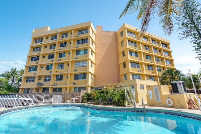 Building Photo - 2400 NE 9th St