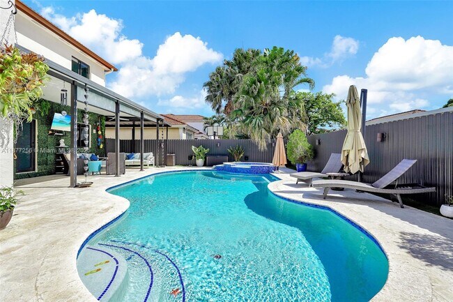 Building Photo - 5040 SW 159th Ave
